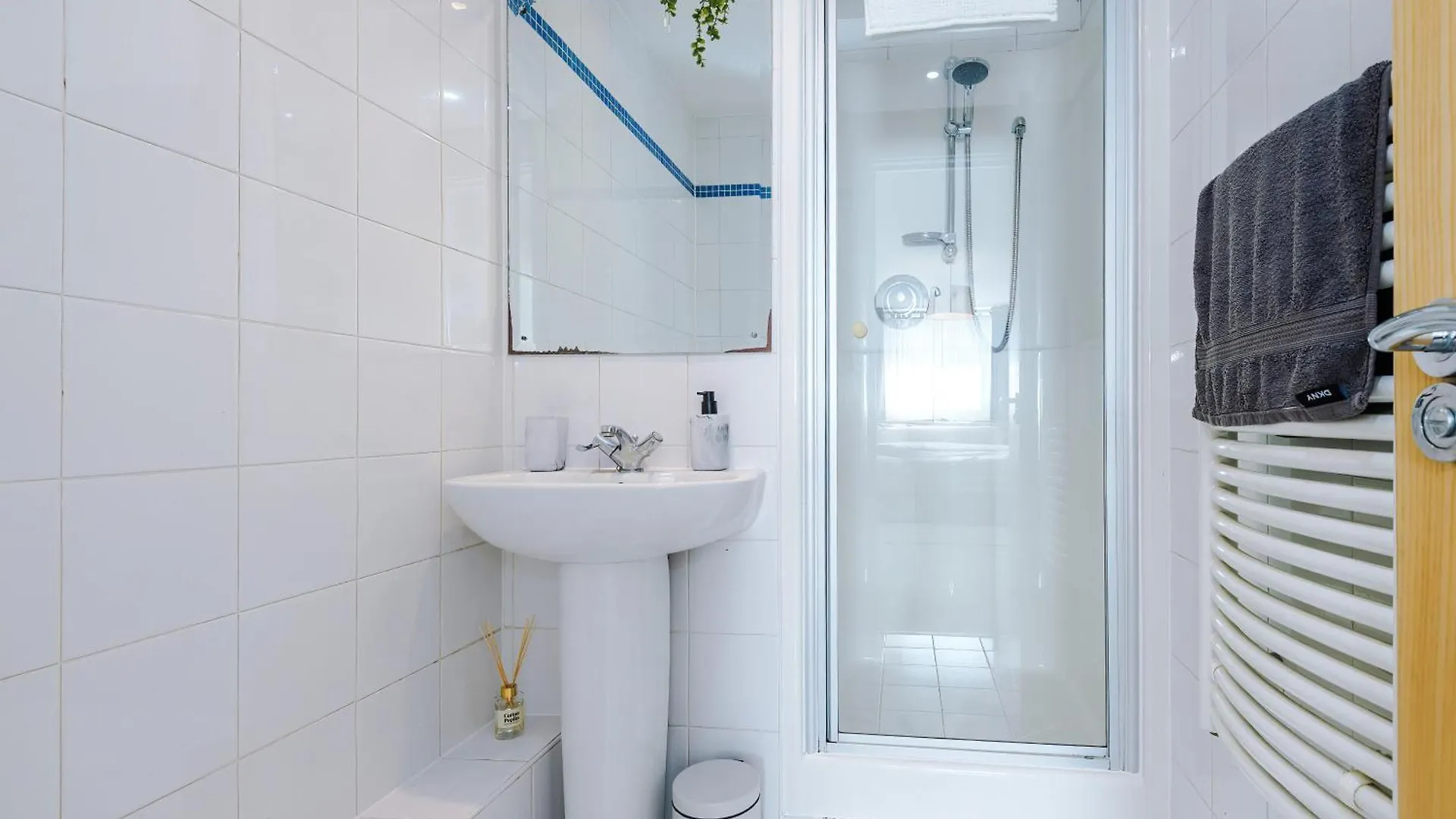 Central Leeds 2Br 2Ba, Wi-Fi, Kitchen, Sleeps 5